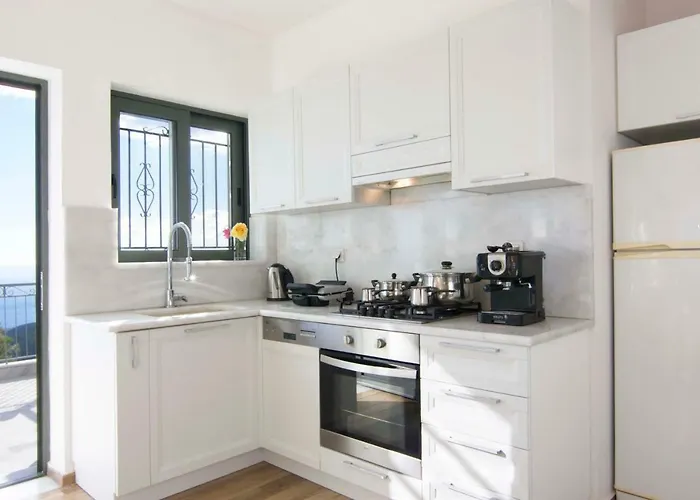 The Balcony Of Mani Casa de Férias Tseria